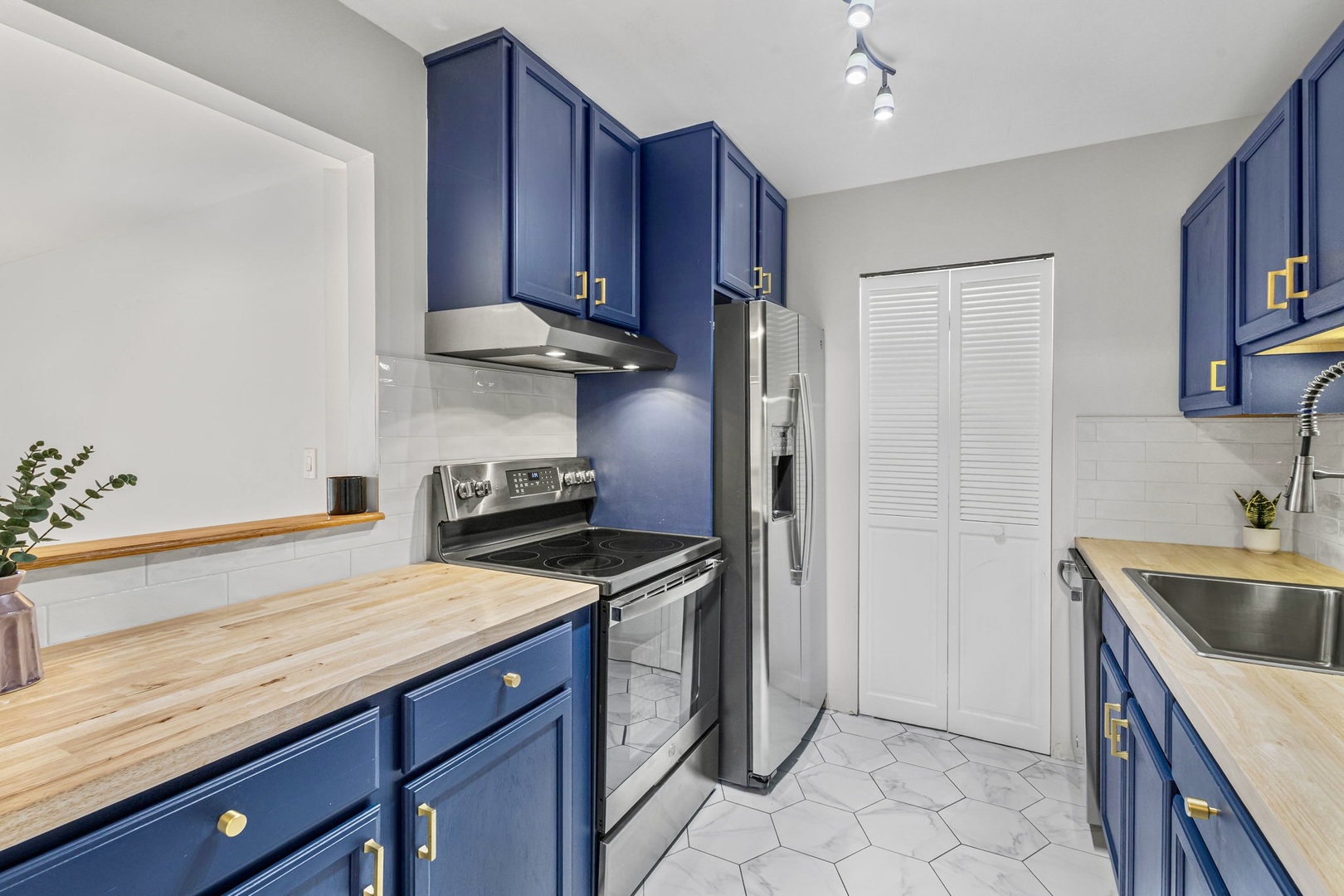 920 N Lakeside Drive #1D, Vernon Hills, IL 60061