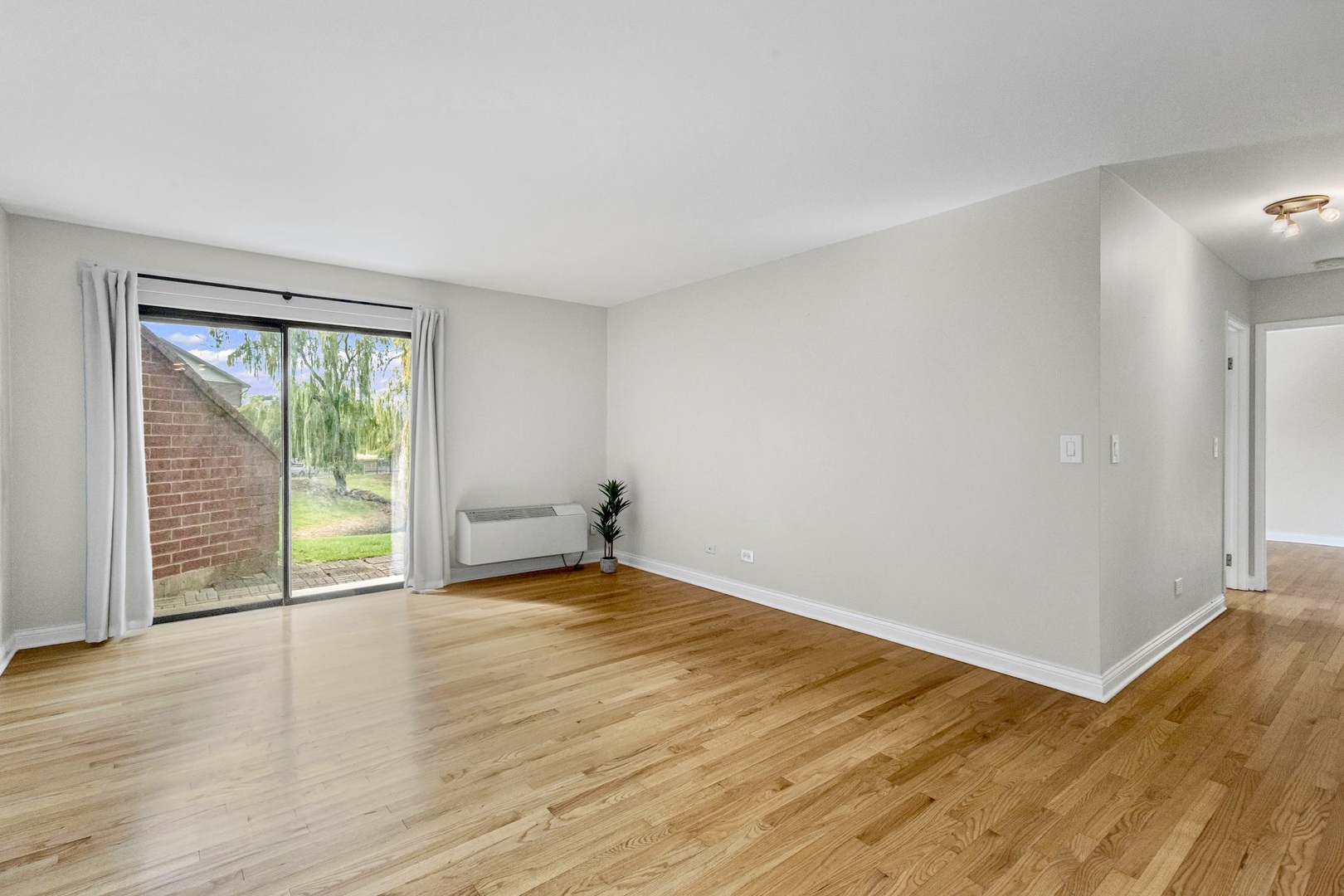 920 N Lakeside Drive #1D, Vernon Hills, IL 60061