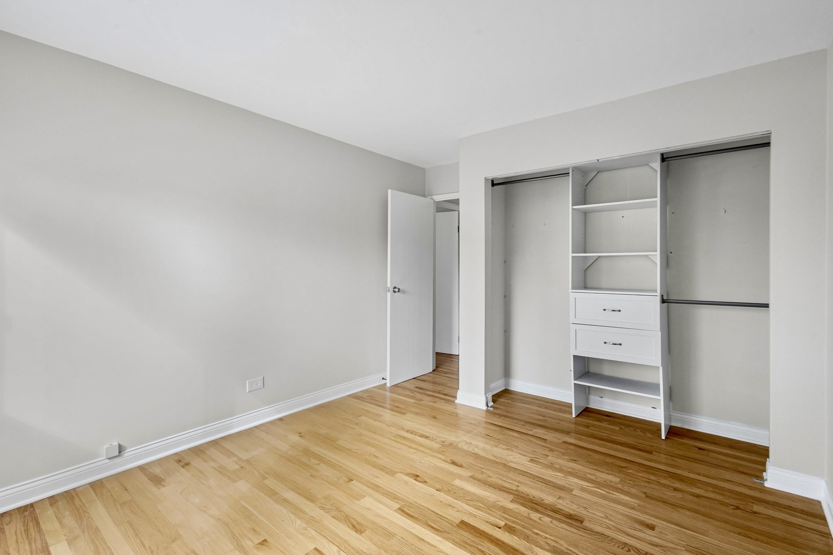 920 N Lakeside Drive #1D, Vernon Hills, IL 60061