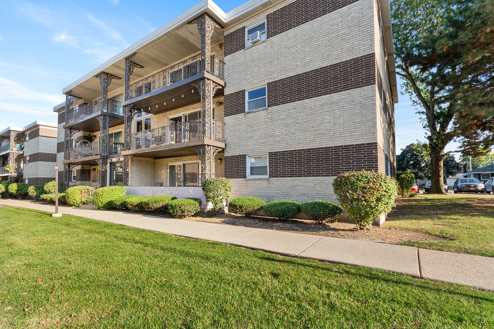 301 E Plainfield Road #6, La Grange, IL 60525