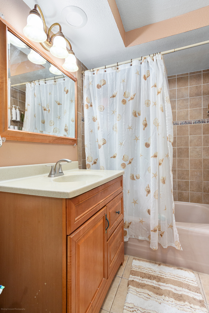 301 E Plainfield Road #6, La Grange, IL 60525