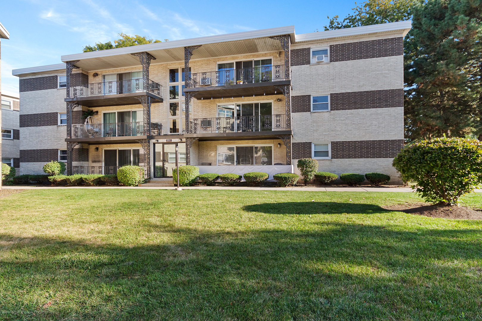 301 E Plainfield Road #6, La Grange, IL 60525