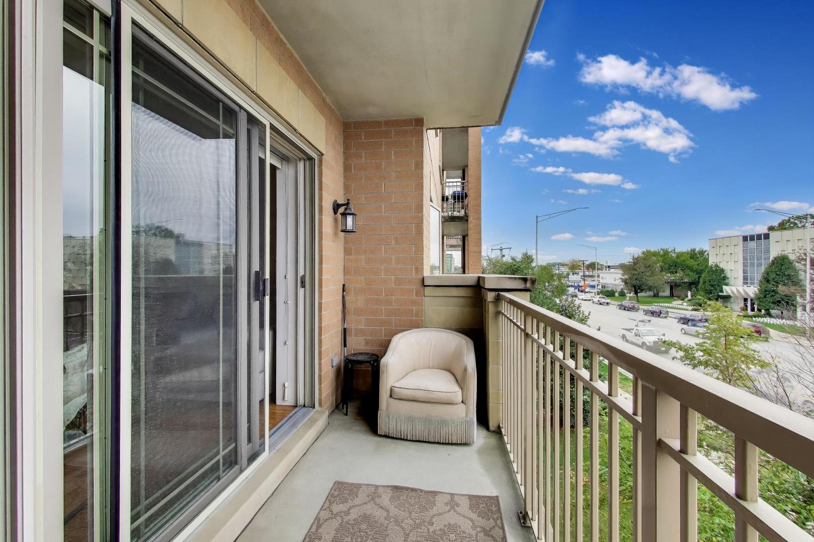 77 N Wolf Road #312, Northlake, IL 60164