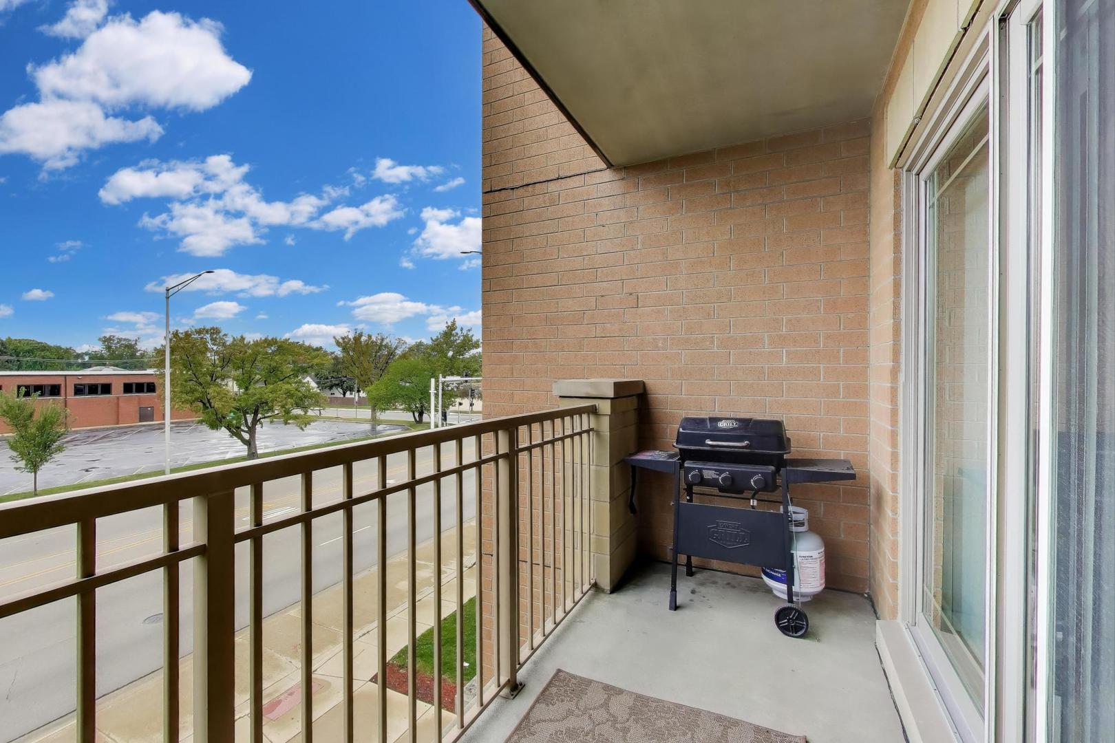 77 N Wolf Road #312, Northlake, IL 60164