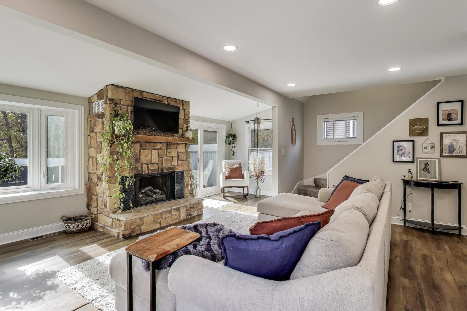 21465 W Crescent Drive, Mundelein, IL 60060