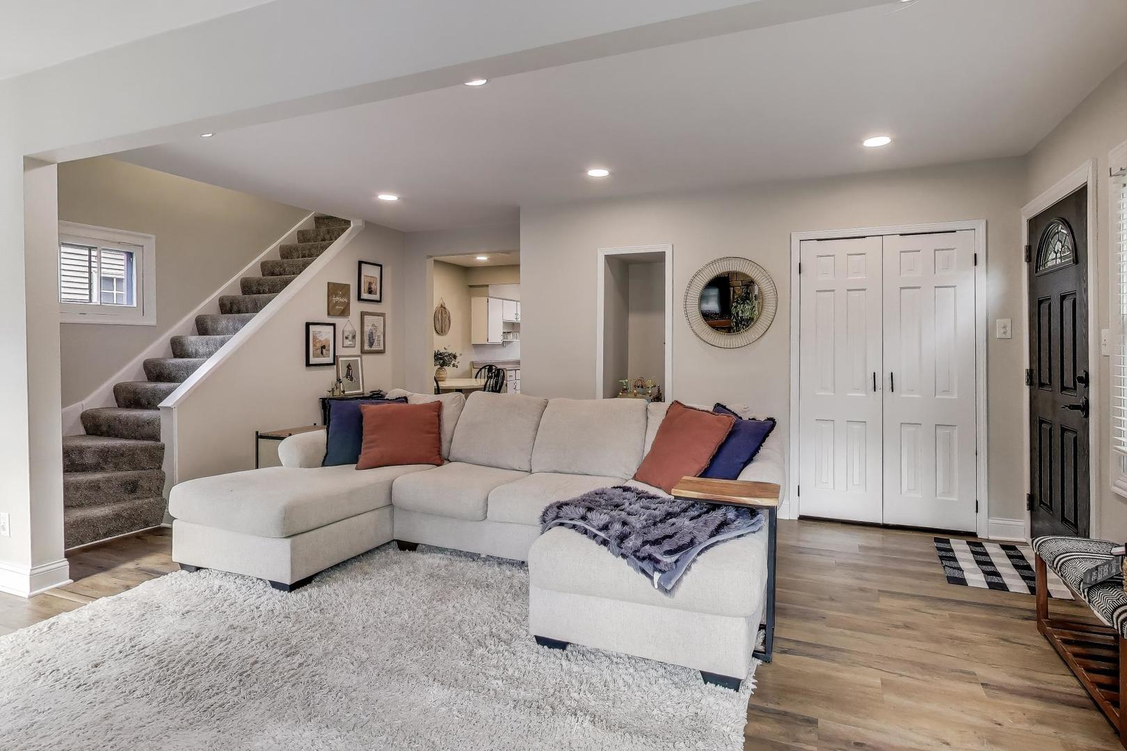 21465 W Crescent Drive, Mundelein, IL 60060