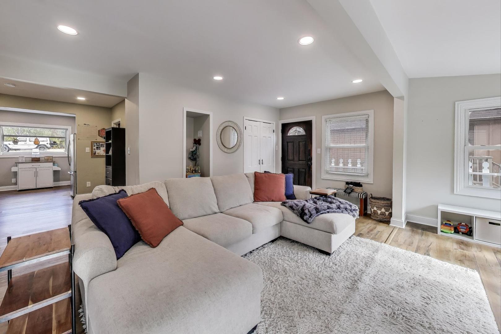 21465 W Crescent Drive, Mundelein, IL 60060