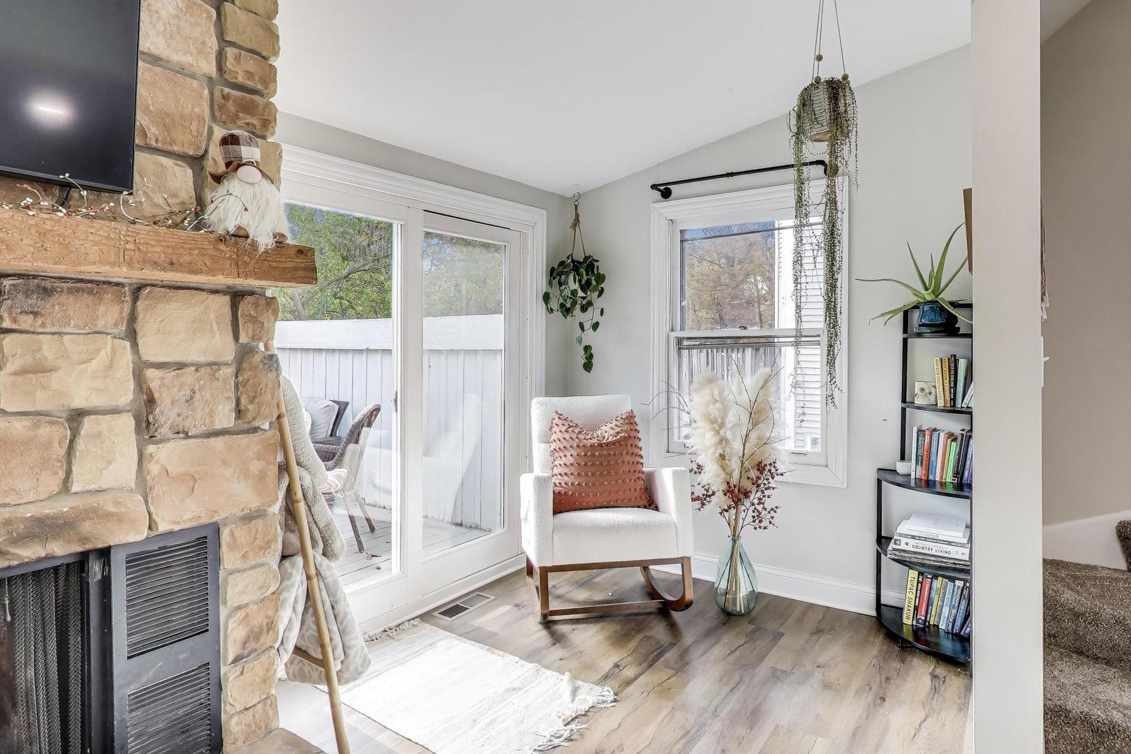 21465 W Crescent Drive, Mundelein, IL 60060