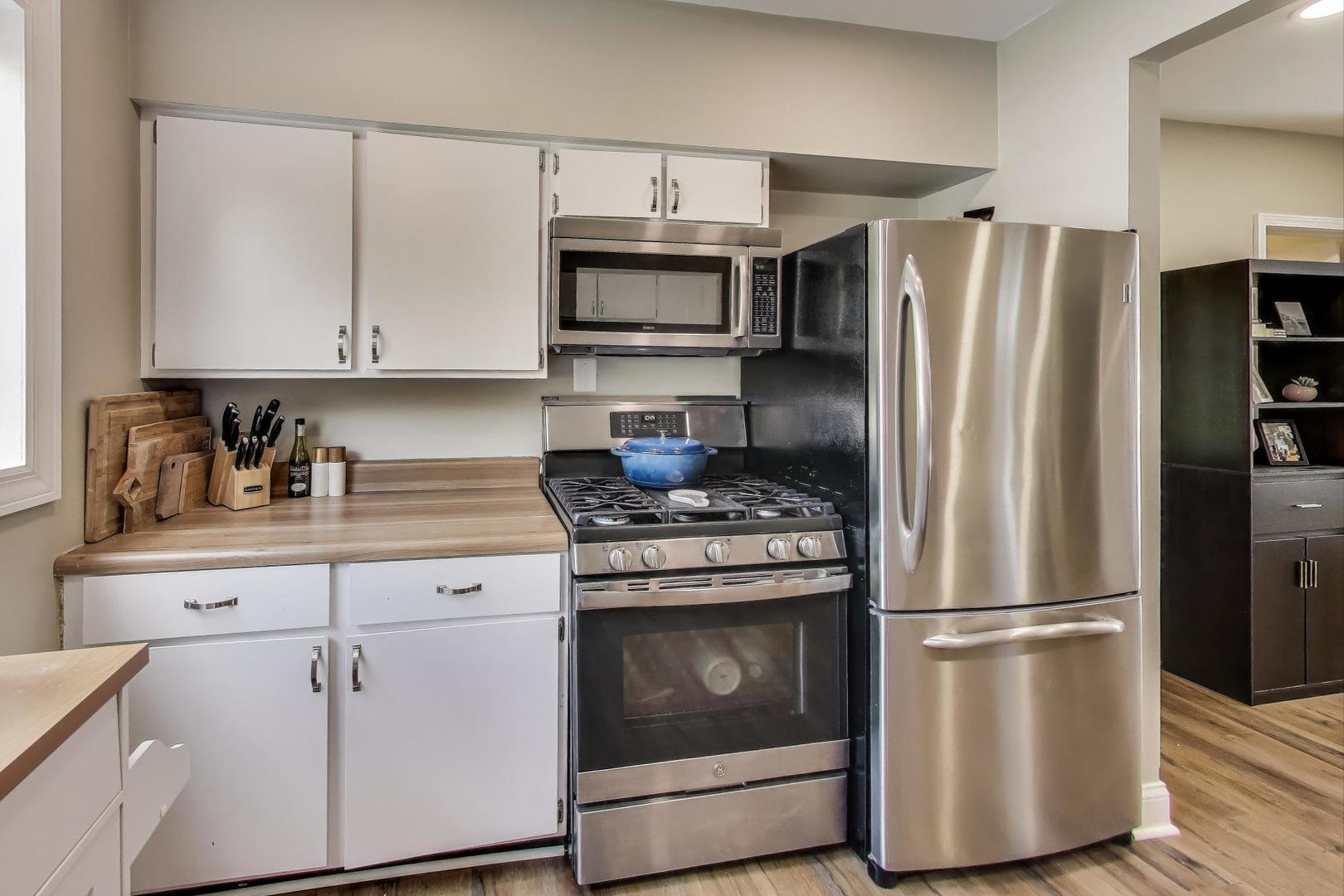 21465 W Crescent Drive, Mundelein, IL 60060