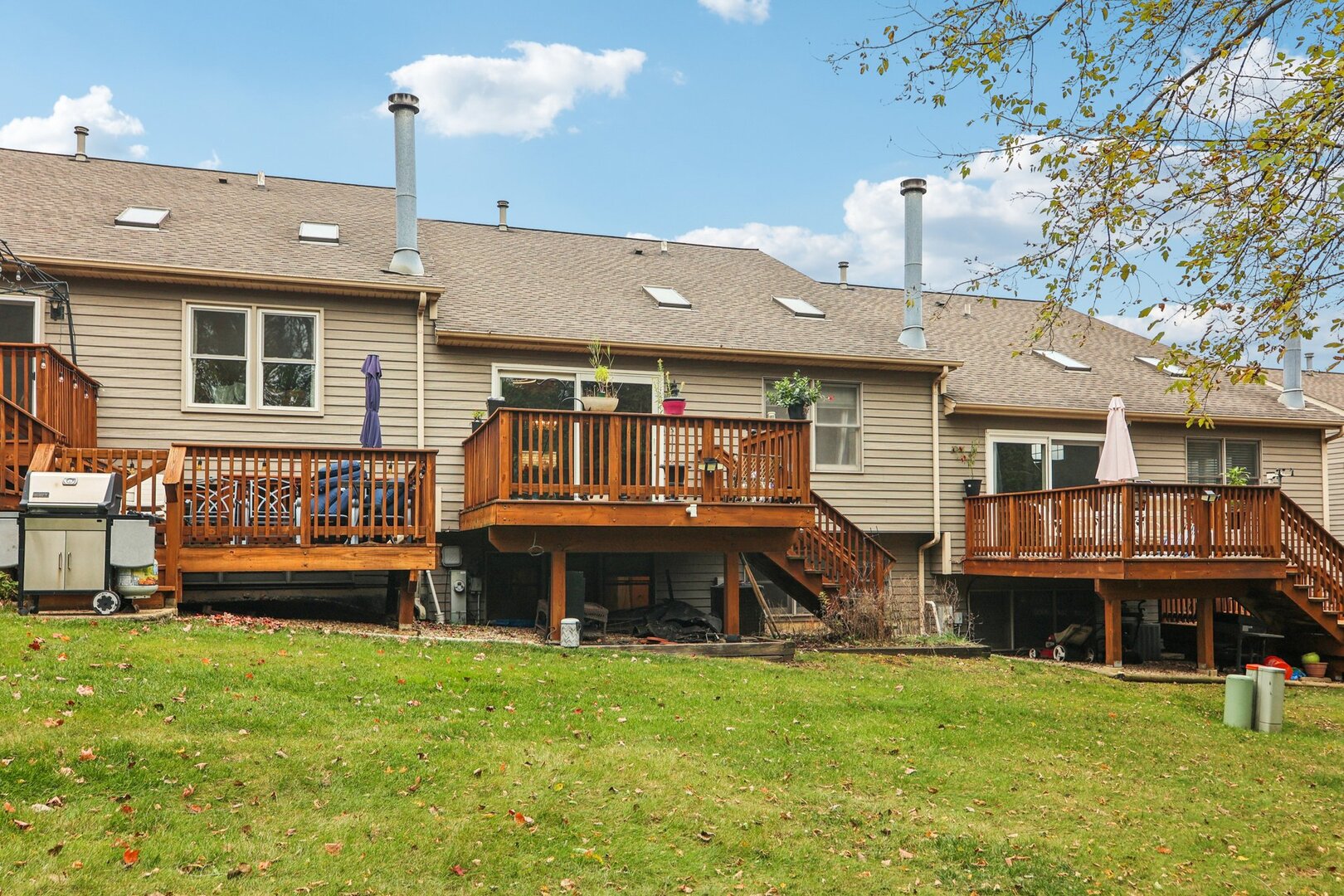 603 RIVER BLUFF Drive #603, Carpentersville, IL 60110