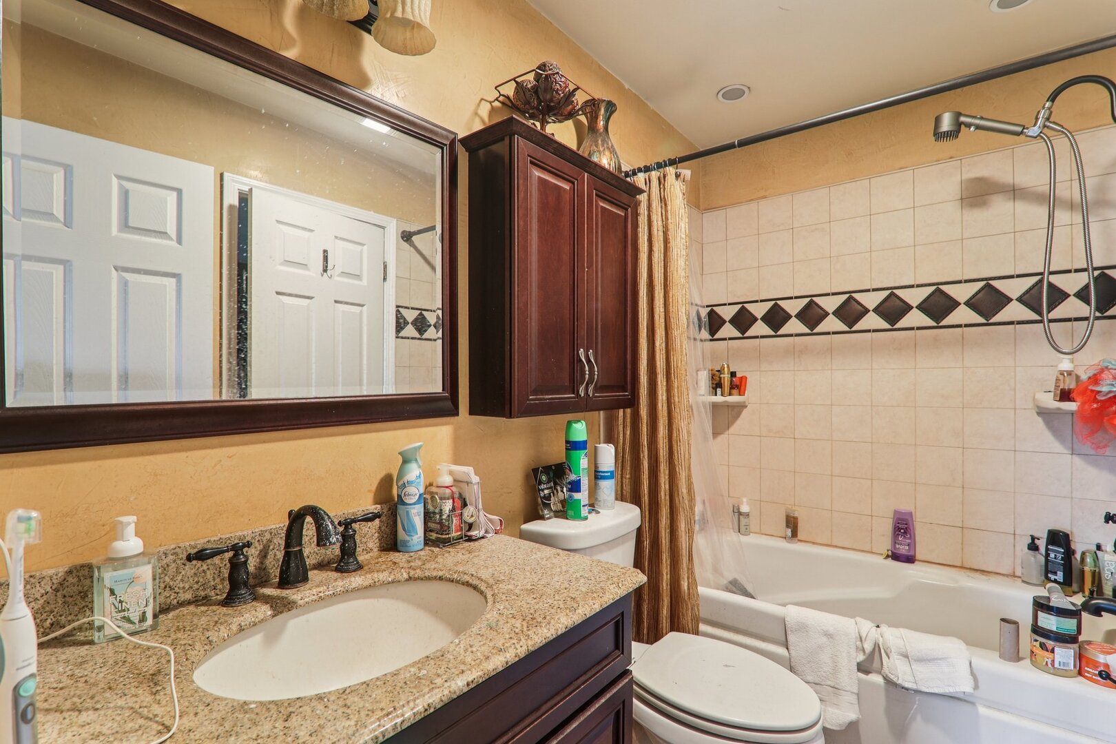 603 RIVER BLUFF Drive #603, Carpentersville, IL 60110