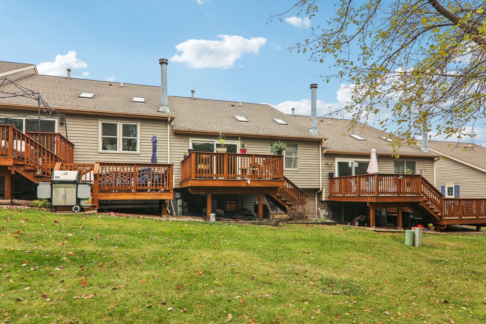 603 RIVER BLUFF Drive #603, Carpentersville, IL 60110