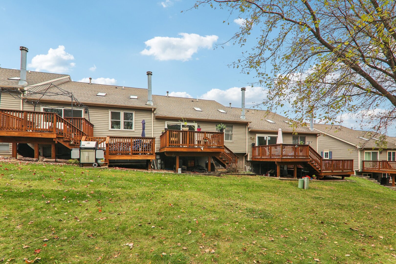 603 RIVER BLUFF Drive #603, Carpentersville, IL 60110