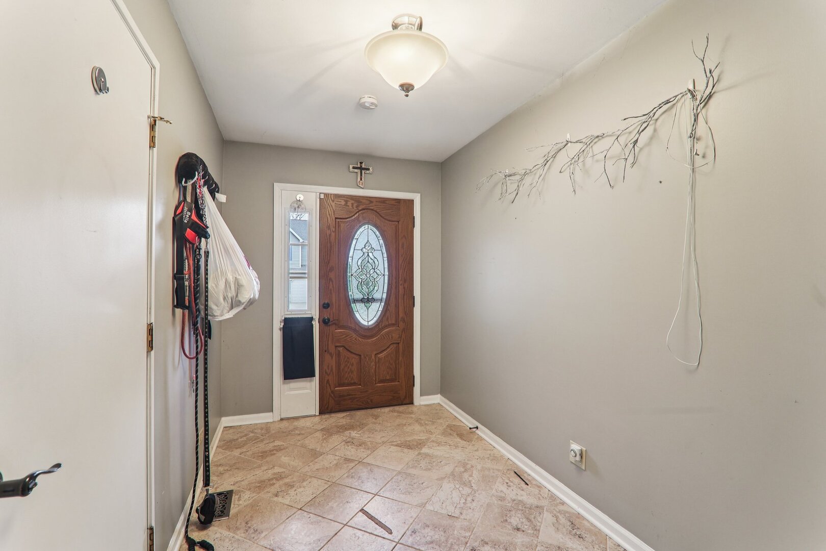 603 RIVER BLUFF Drive #603, Carpentersville, IL 60110