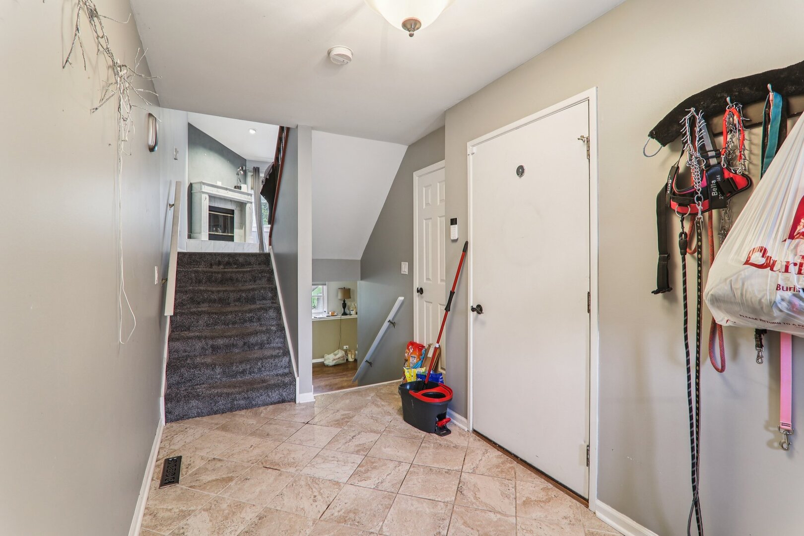 603 RIVER BLUFF Drive #603, Carpentersville, IL 60110