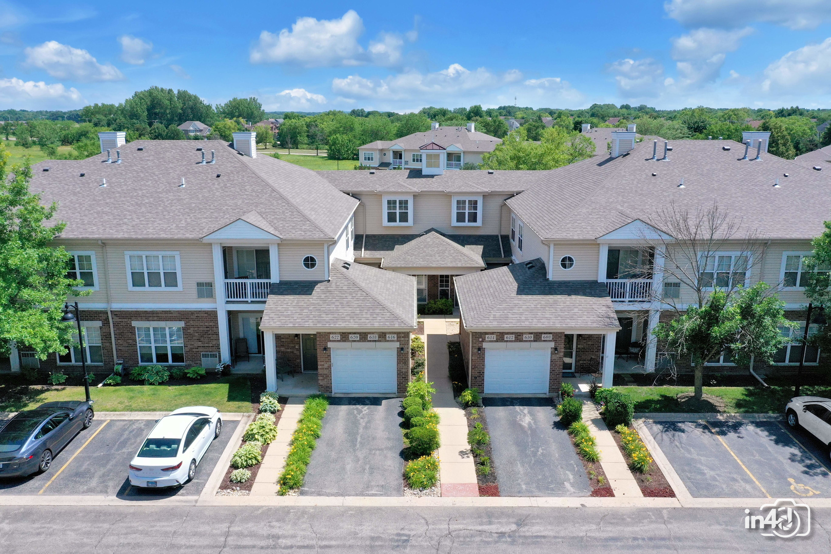 614 Pineridge Drive #614, Oswego, IL 60543