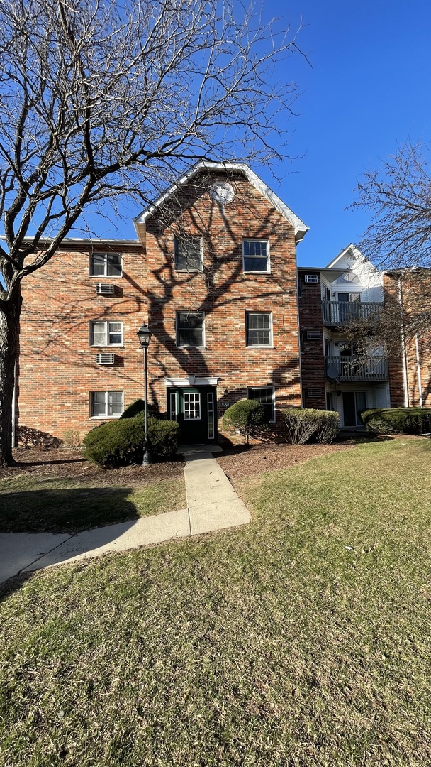 4301 W Shamrock Lane #2D, McHenry, IL 60050