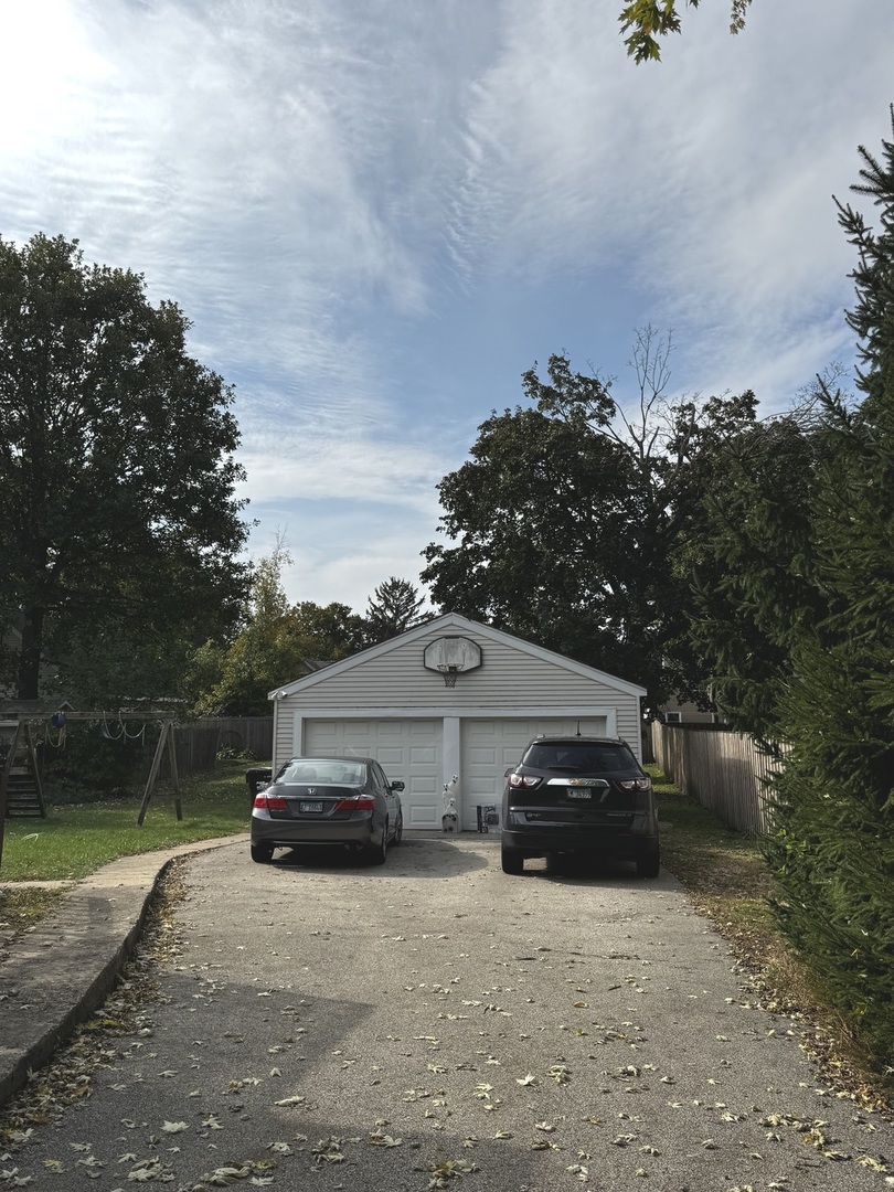 40 S WALKUP Avenue, Crystal Lake, IL 60014