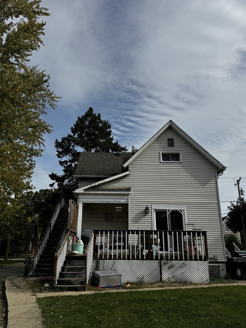 40 S WALKUP Avenue, Crystal Lake, IL 60014
