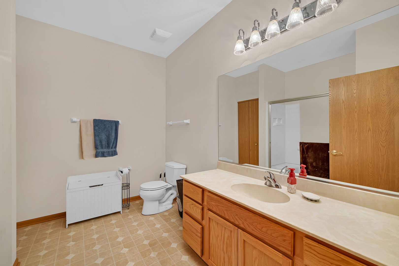 21476 Mays Lake Court, Crest Hill, IL 60403