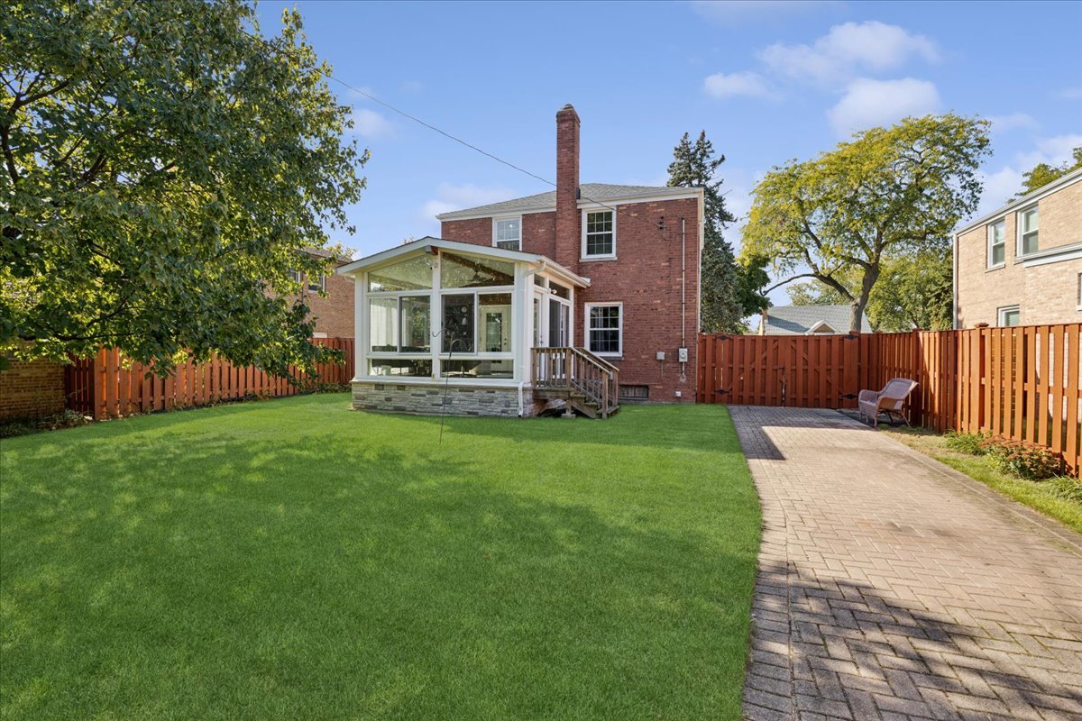 1813 Manchester Avenue, Westchester, IL 60154