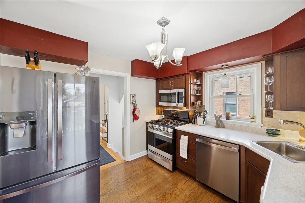 1813 Manchester Avenue, Westchester, IL 60154