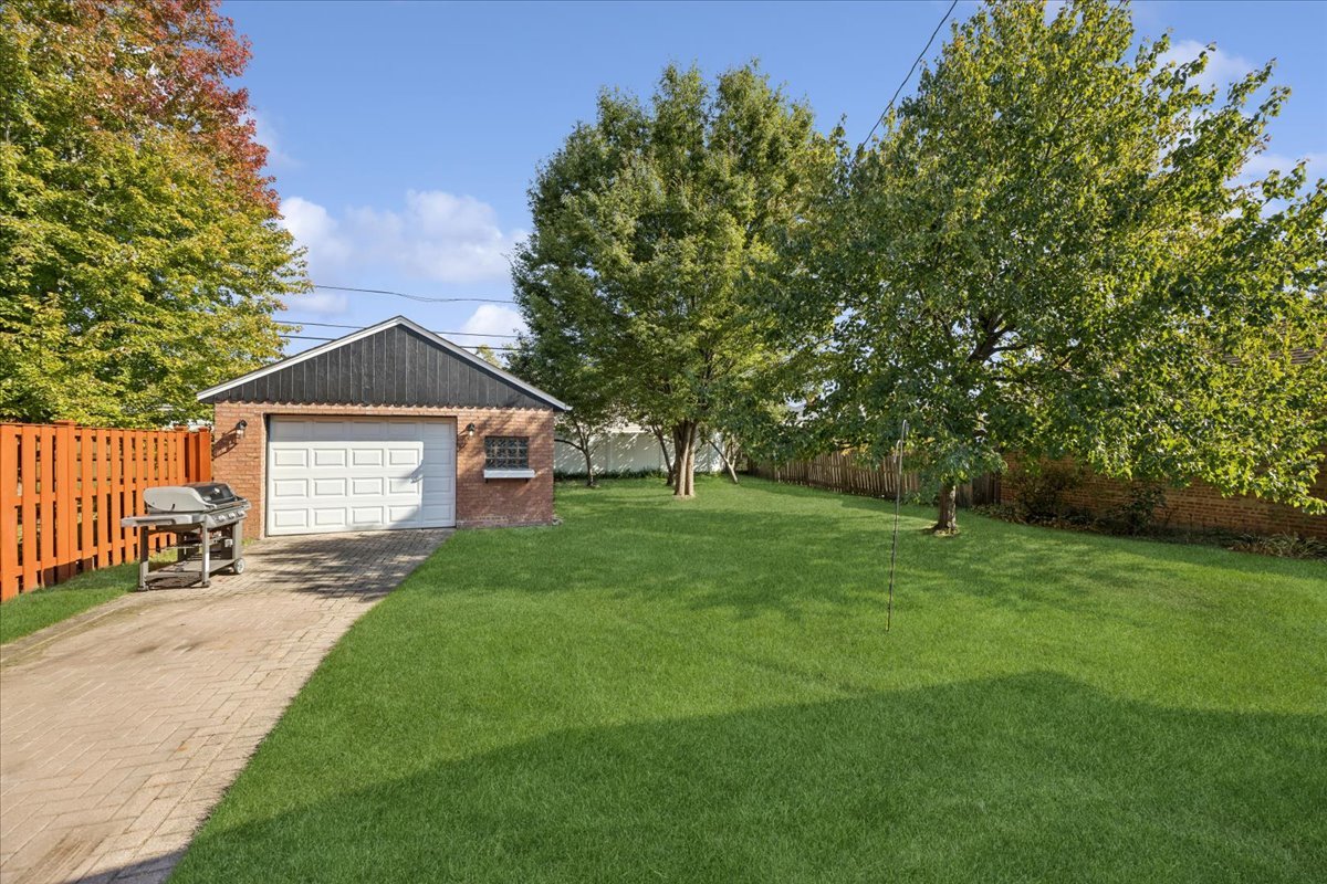 1813 Manchester Avenue, Westchester, IL 60154