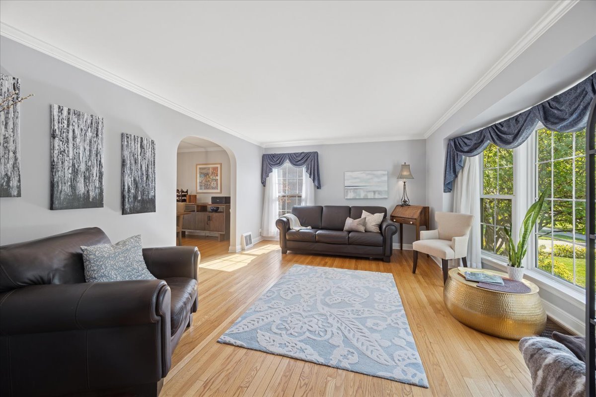 1813 Manchester Avenue, Westchester, IL 60154