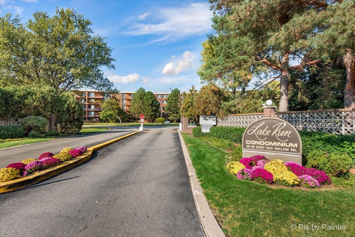 16 E Old Willow Road #417S, Prospect Heights, IL 60070