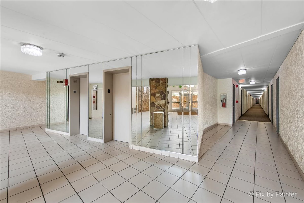 16 E Old Willow Road #417S, Prospect Heights, IL 60070