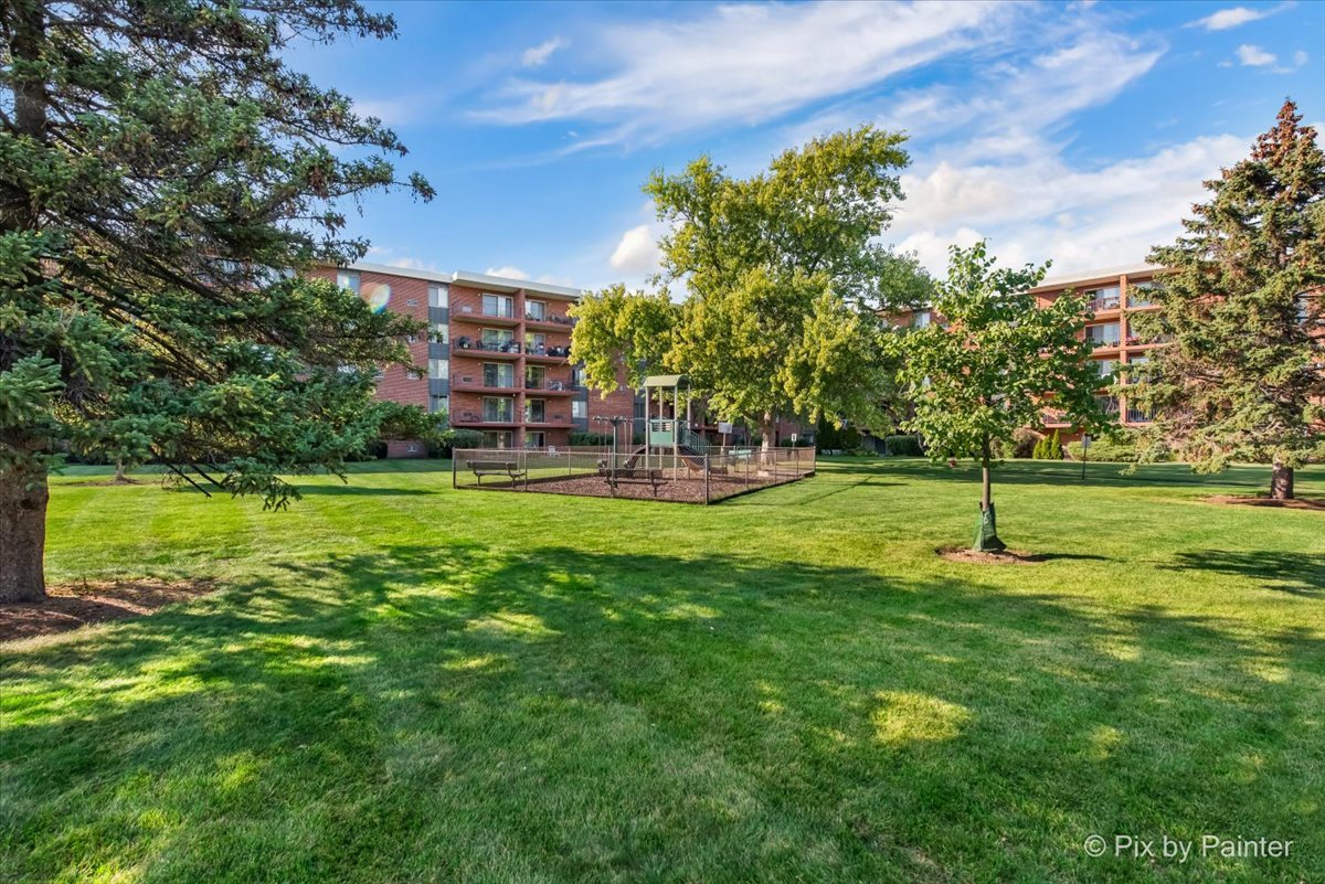 16 E Old Willow Road #417S, Prospect Heights, IL 60070