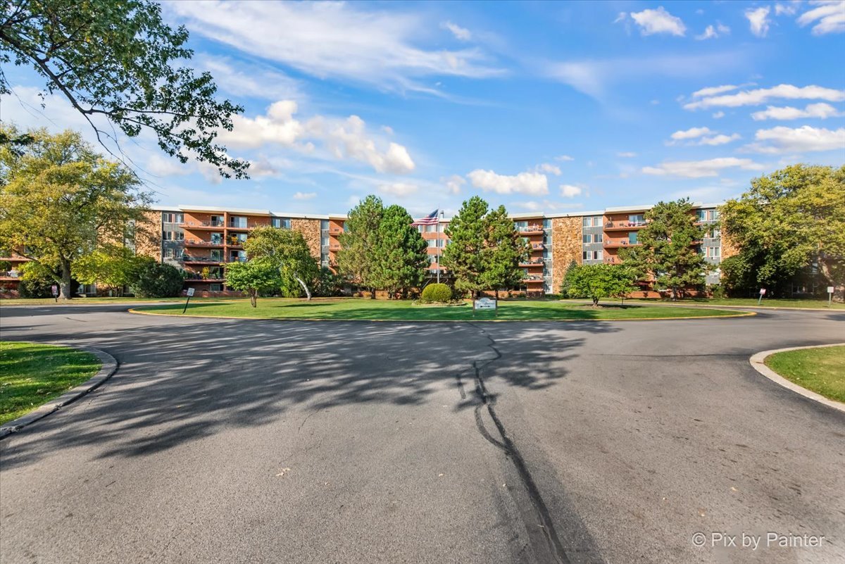 16 E Old Willow Road #417S, Prospect Heights, IL 60070