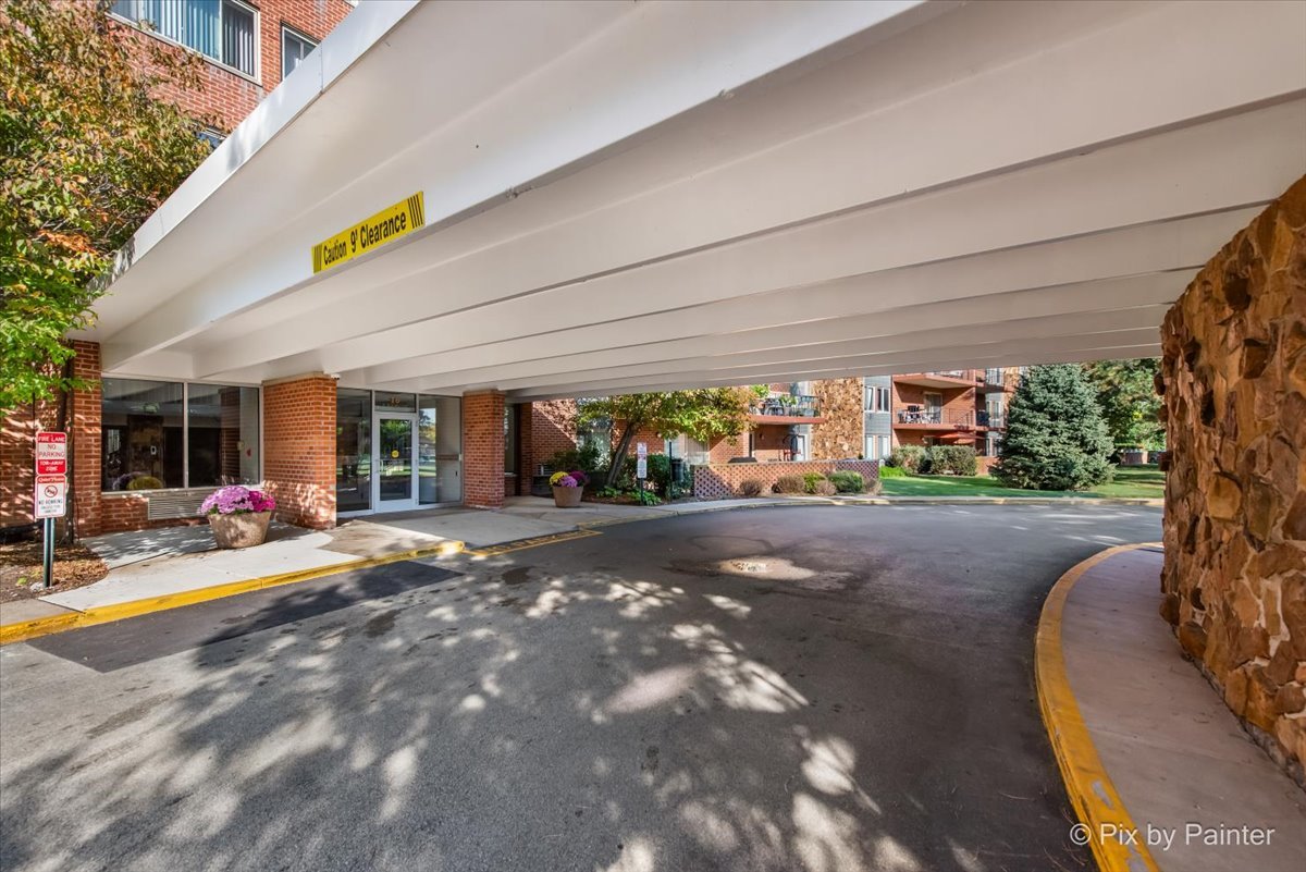 16 E Old Willow Road #417S, Prospect Heights, IL 60070