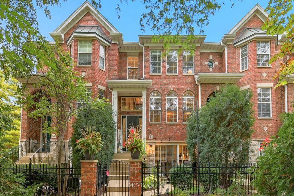 2628 Blakely Lane, Naperville, IL 60540