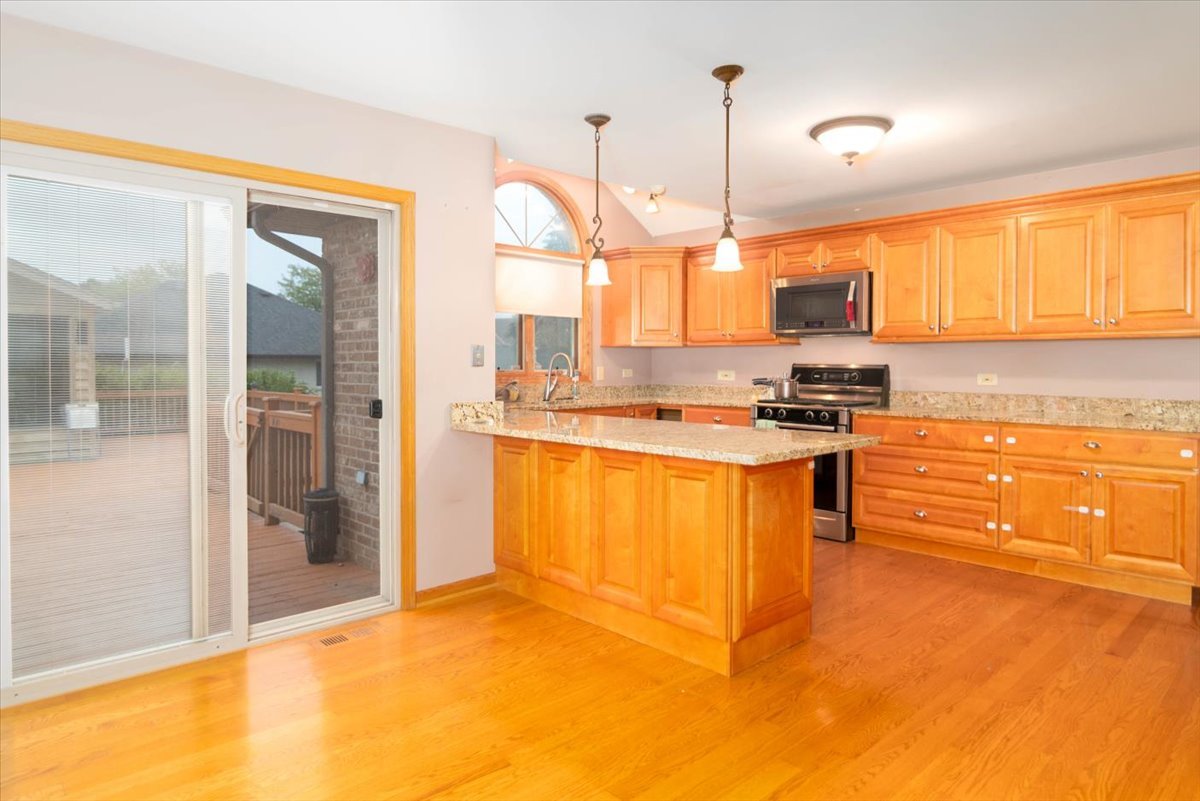 12751 S 100th Avenue, Palos Park, IL 60464