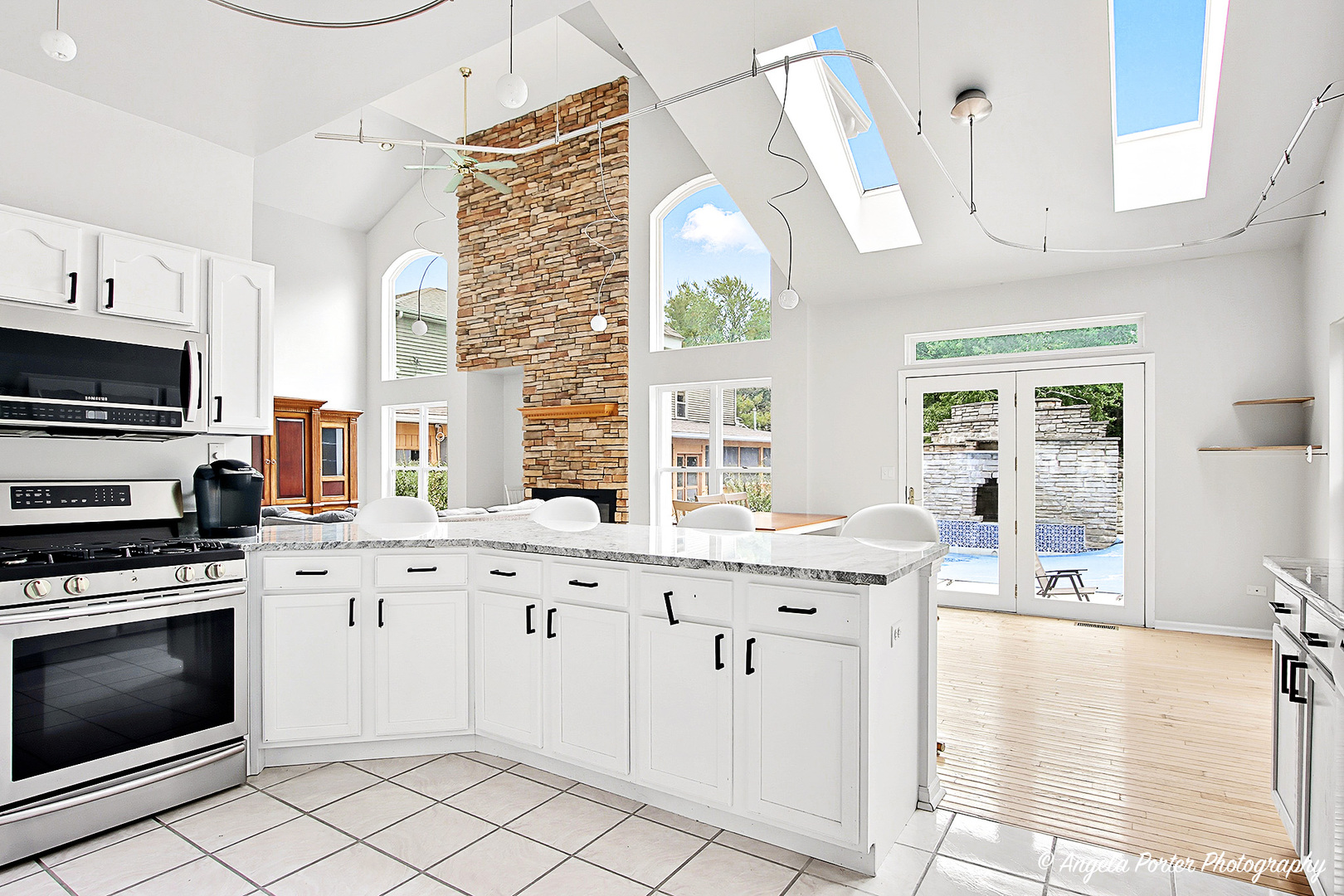 235 E Grand Avenue, Fox Lake, IL 60020