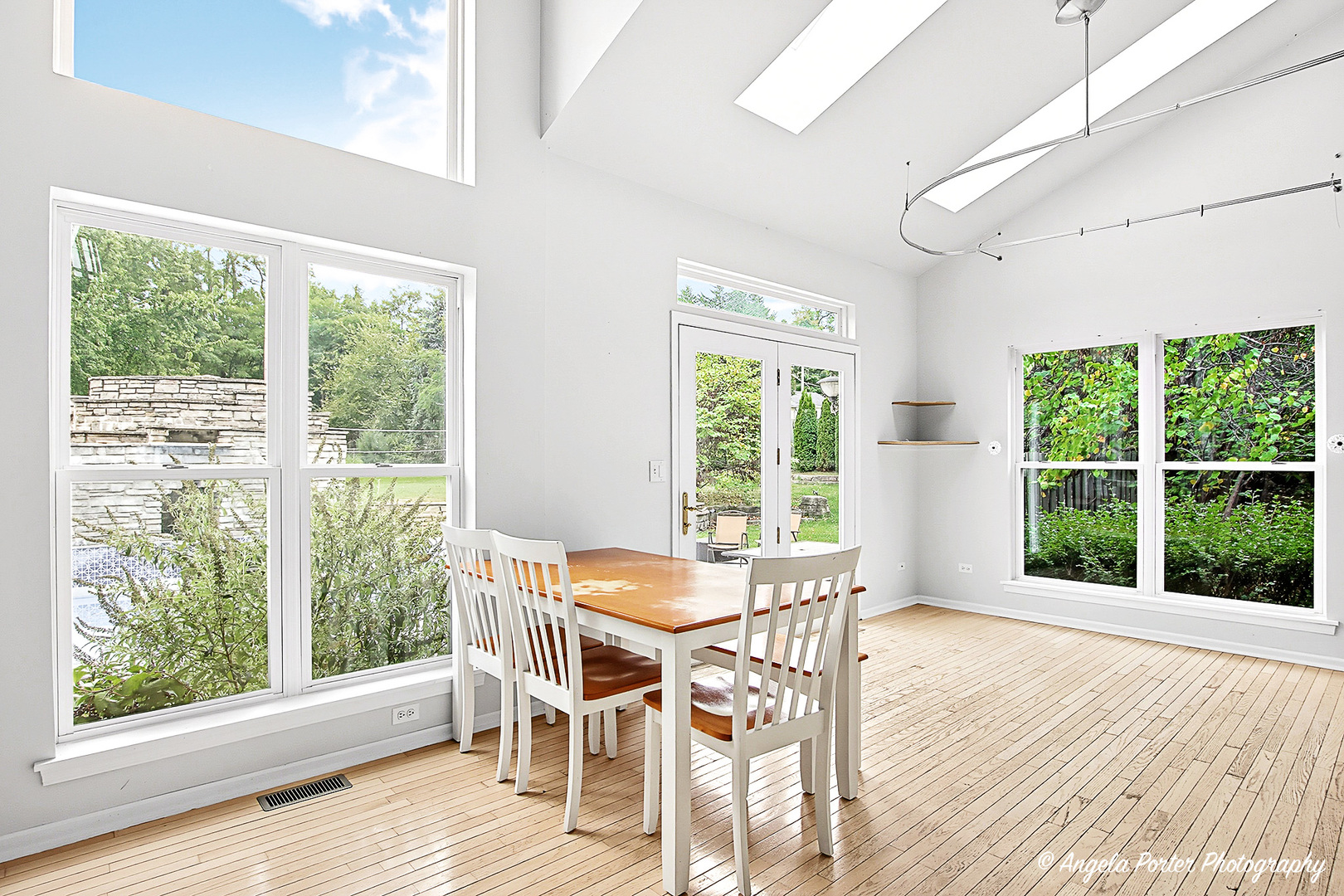 235 E Grand Avenue, Fox Lake, IL 60020