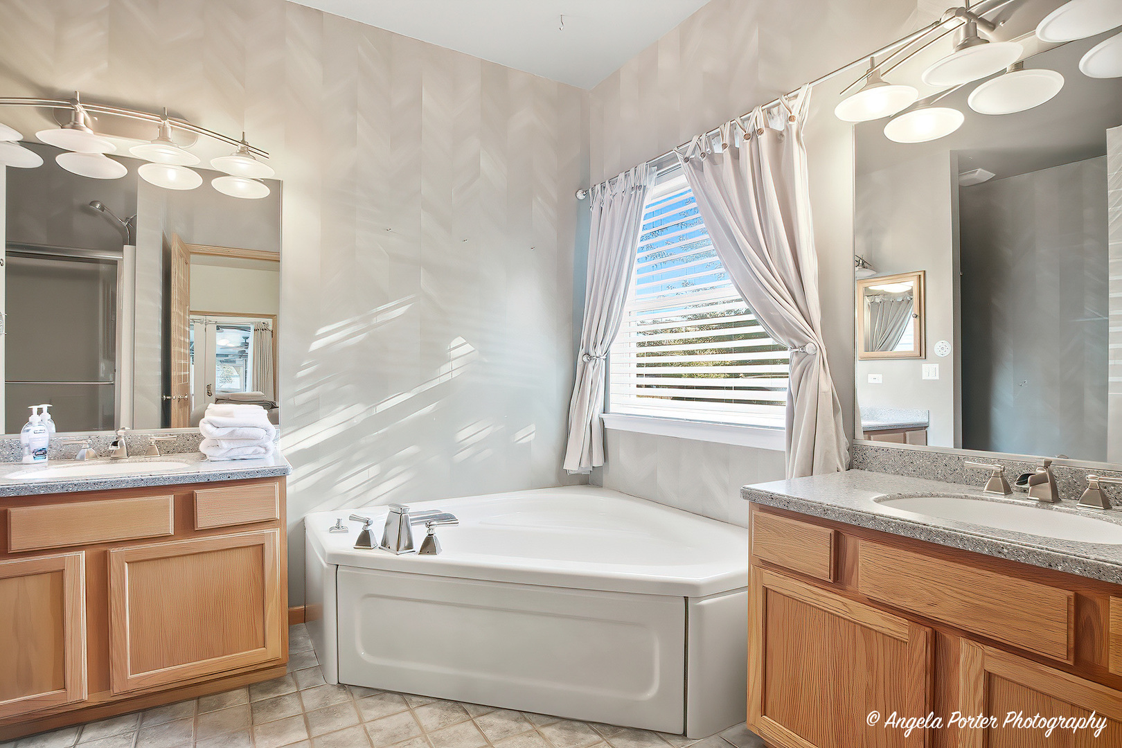 235 E Grand Avenue, Fox Lake, IL 60020