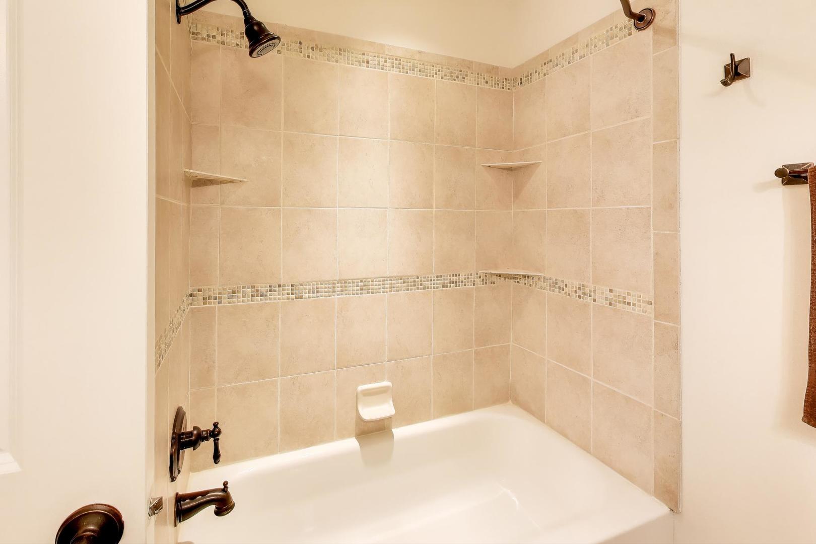 321 Woodbury Court #D2, Schaumburg, IL 60193