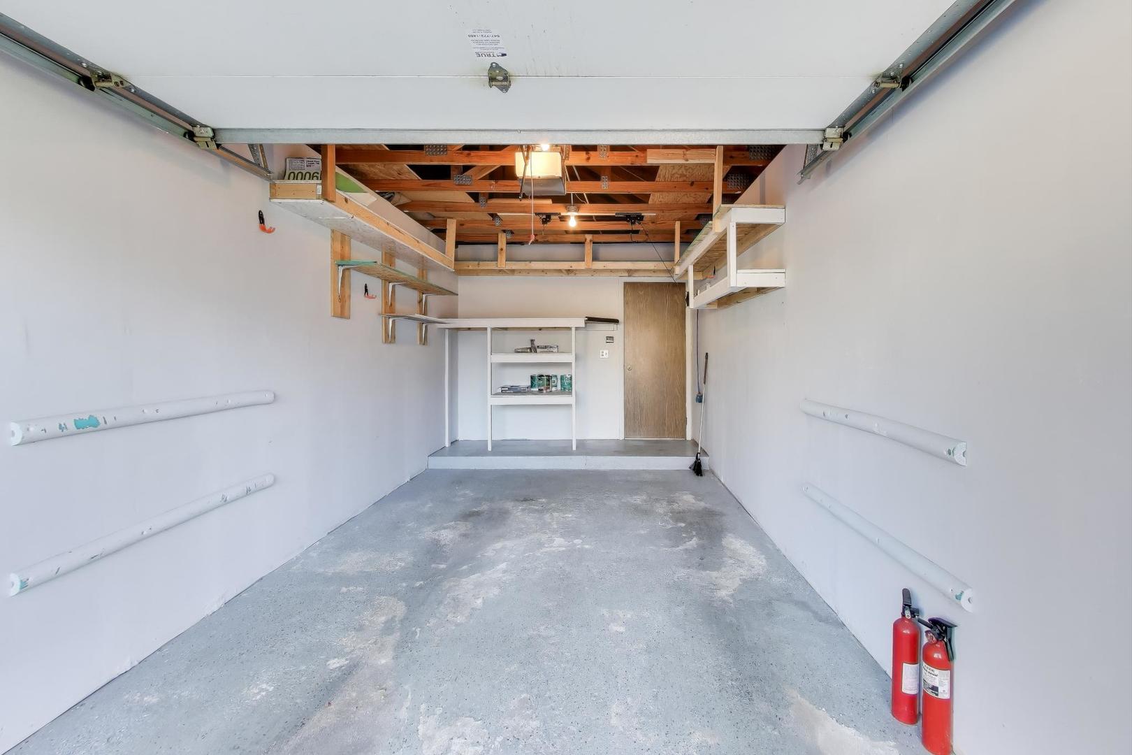 321 Woodbury Court #D2, Schaumburg, IL 60193