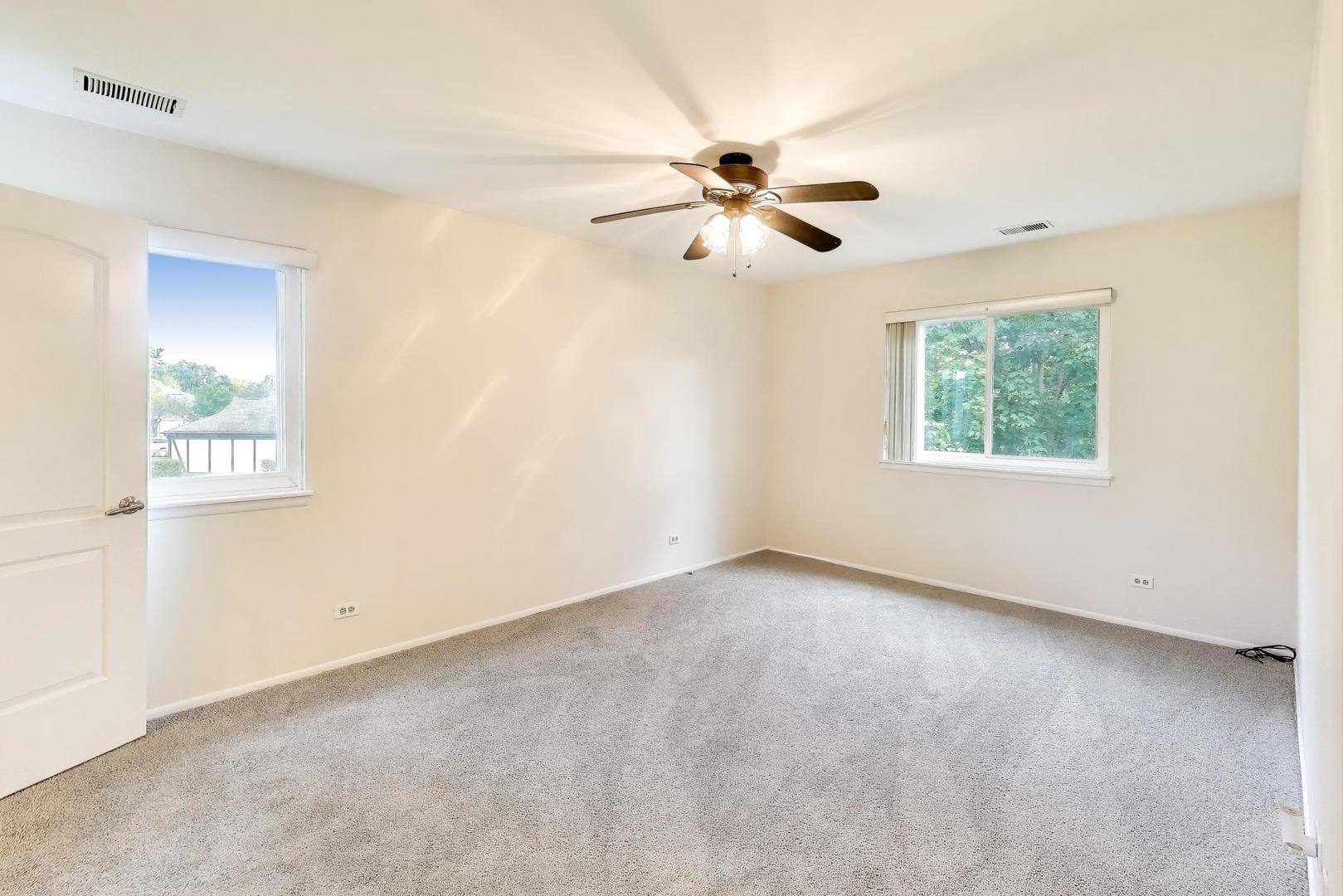 321 Woodbury Court #D2, Schaumburg, IL 60193