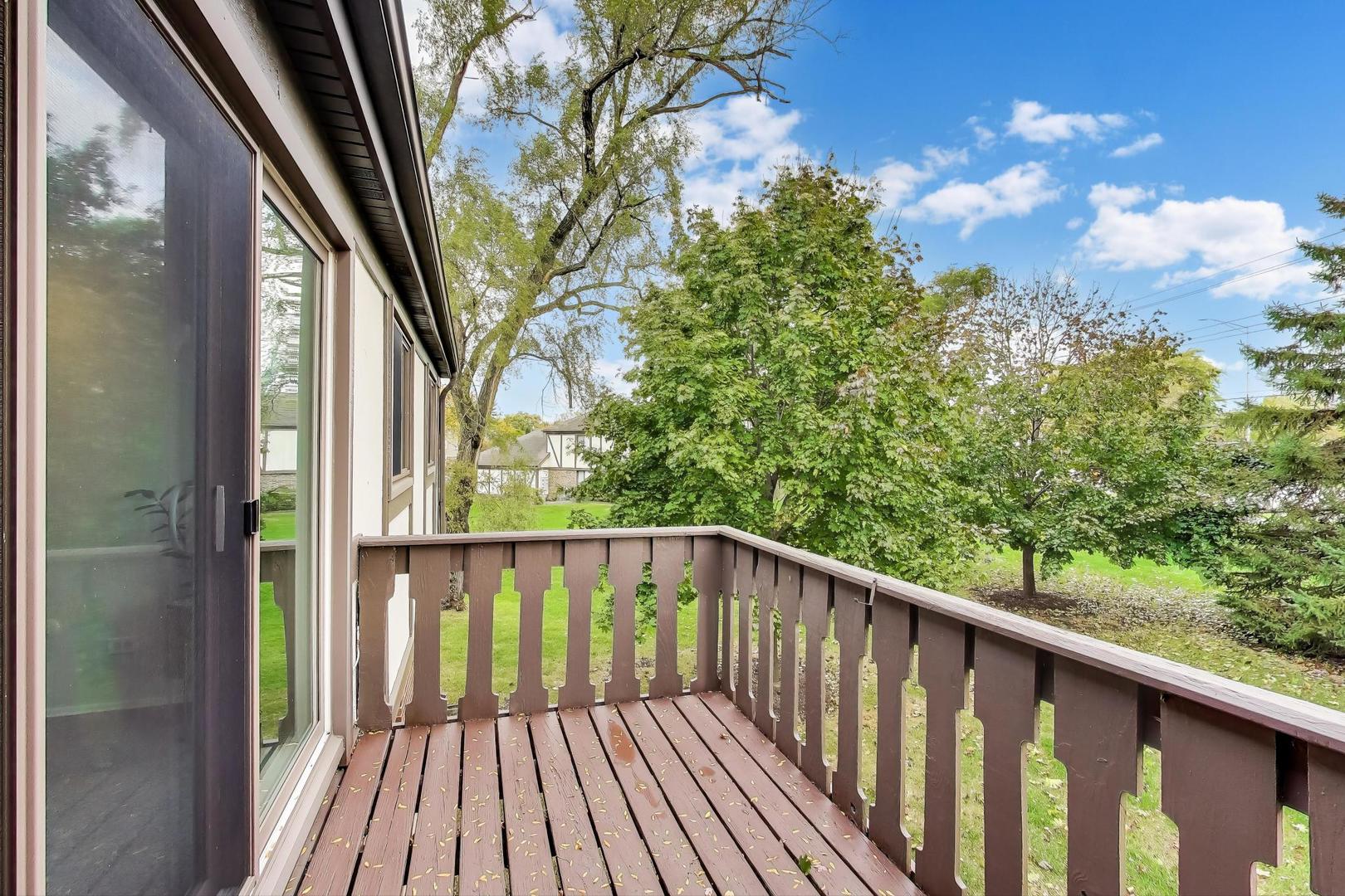 321 Woodbury Court #D2, Schaumburg, IL 60193