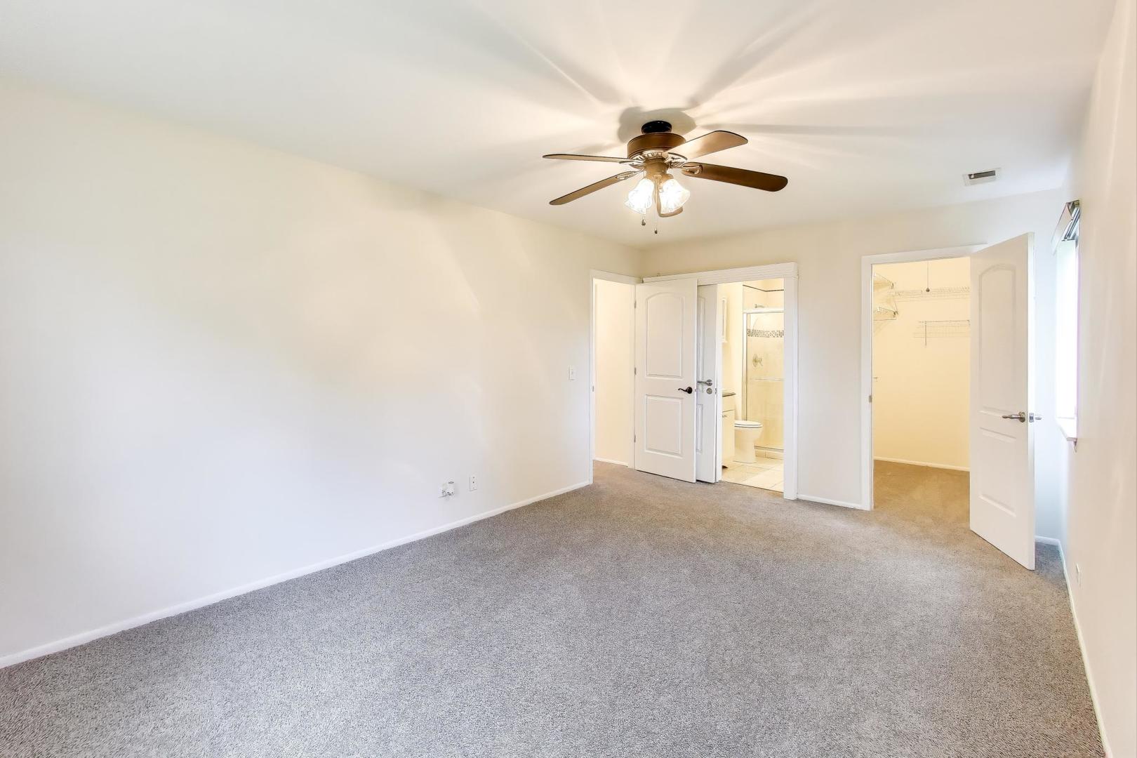 321 Woodbury Court #D2, Schaumburg, IL 60193