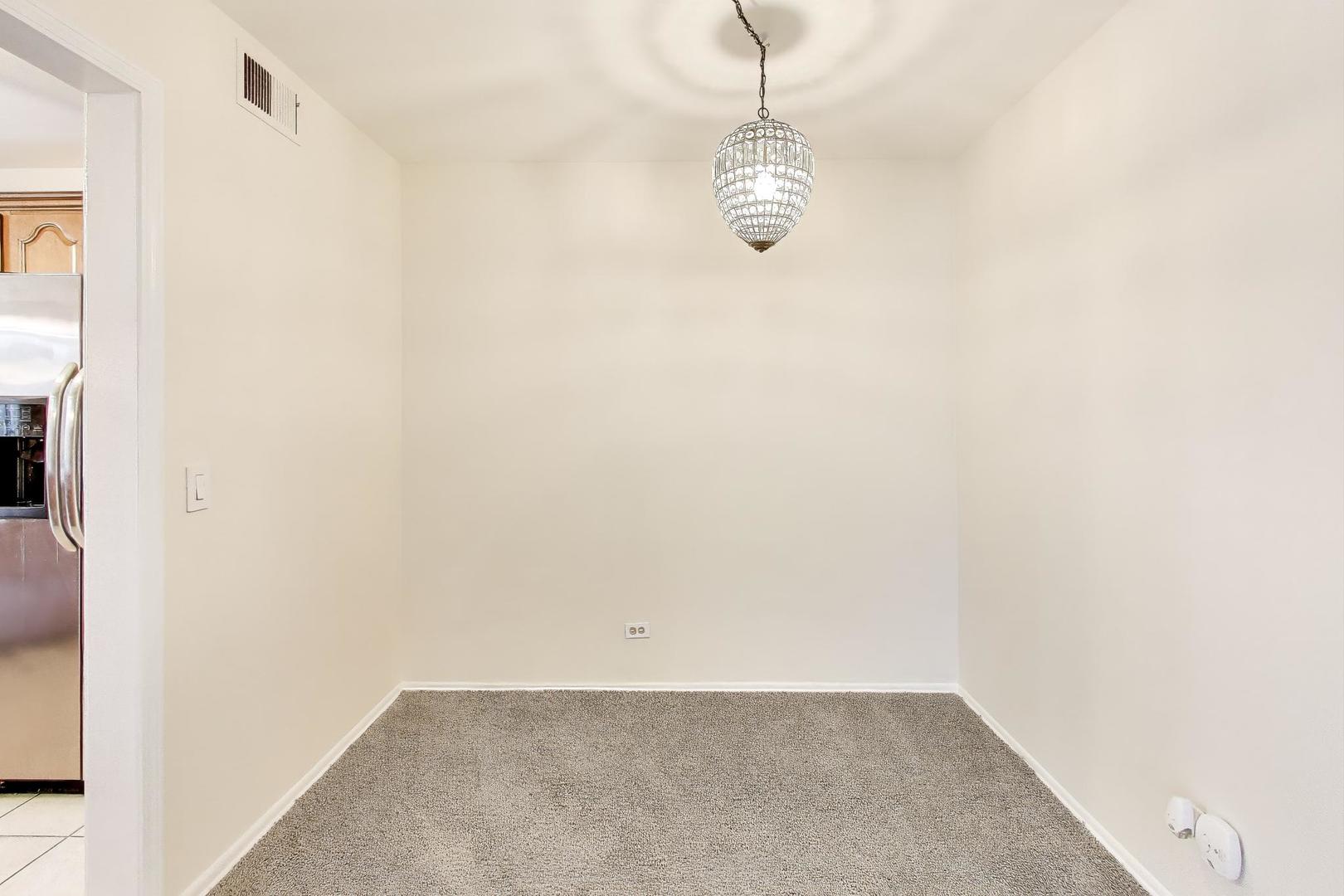 321 Woodbury Court #D2, Schaumburg, IL 60193