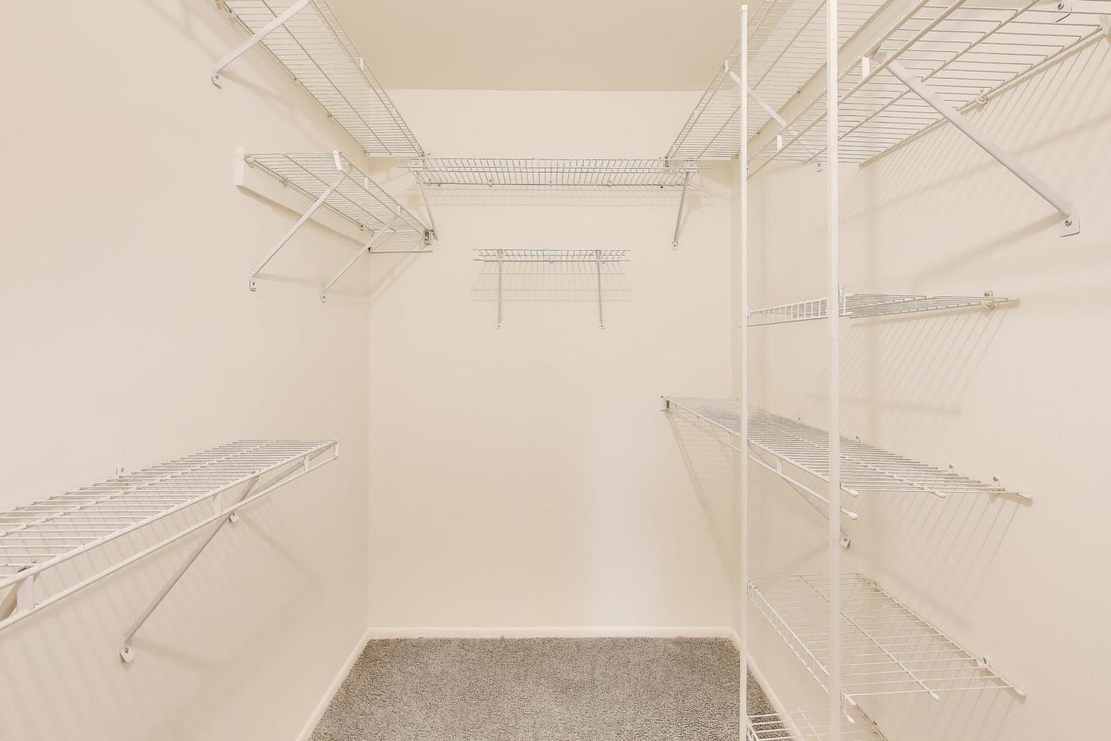 321 Woodbury Court #D2, Schaumburg, IL 60193