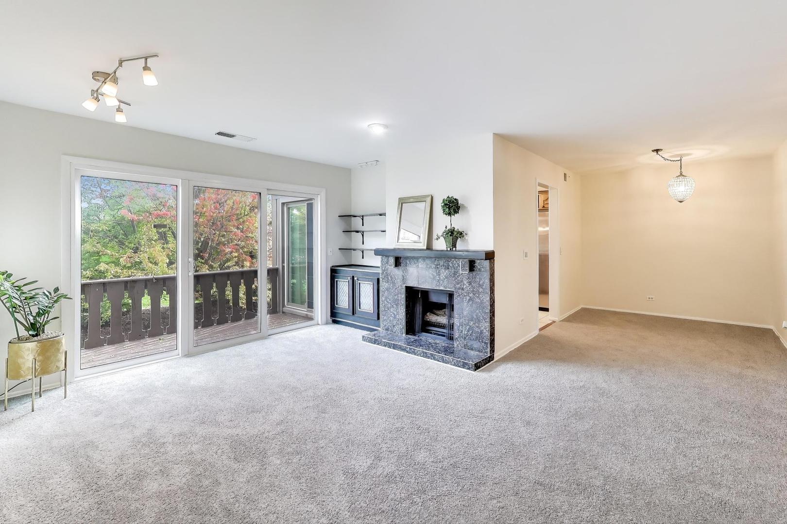 321 Woodbury Court #D2, Schaumburg, IL 60193
