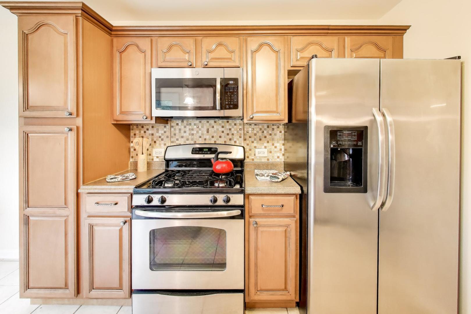 321 Woodbury Court #D2, Schaumburg, IL 60193