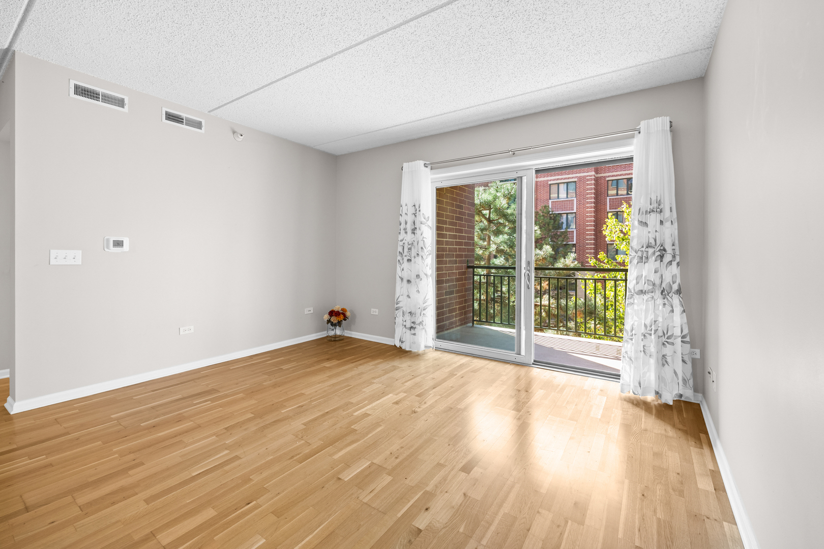 20 S MAIN Street #301, Mount Prospect, IL 60056