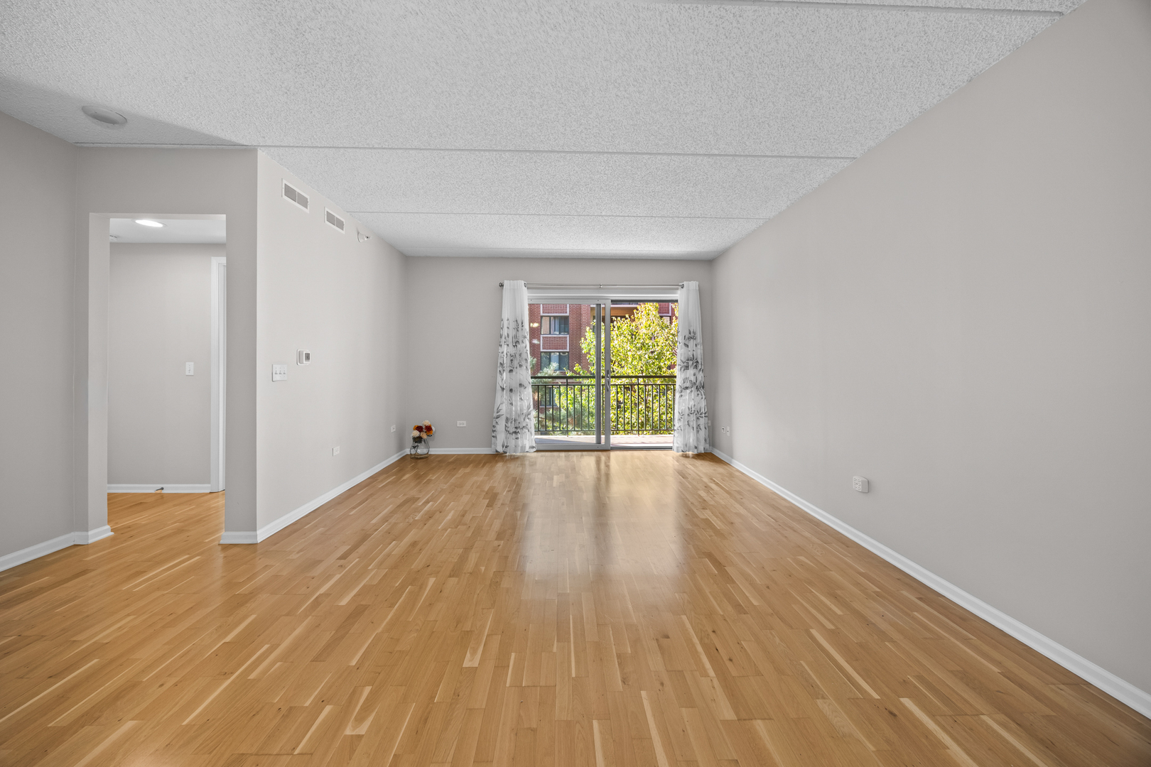 20 S MAIN Street #301, Mount Prospect, IL 60056