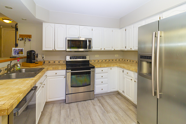 936 Chase Court, Gurnee, IL 60031